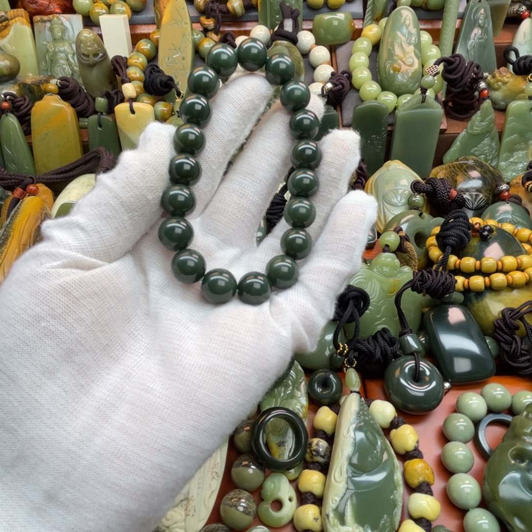 只***渡岫岩老玉（透闪石质玉）未镶嵌手链