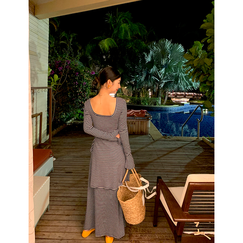 今屿花花 春季流行穿搭条纹连衣裙女2025年新款长袖印花收腰裙子