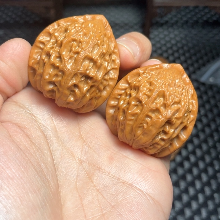 文玩核桃把件36金牛
