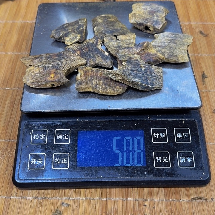 沉香木手把件静*雪块料白棋50克