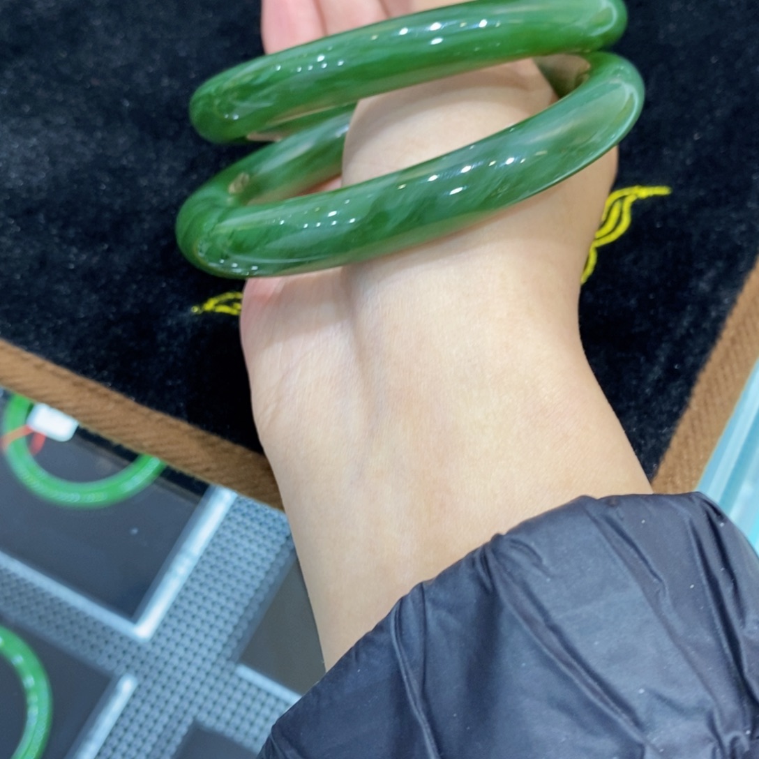 和田玉手镯未镶嵌多样性发货 拍一发一