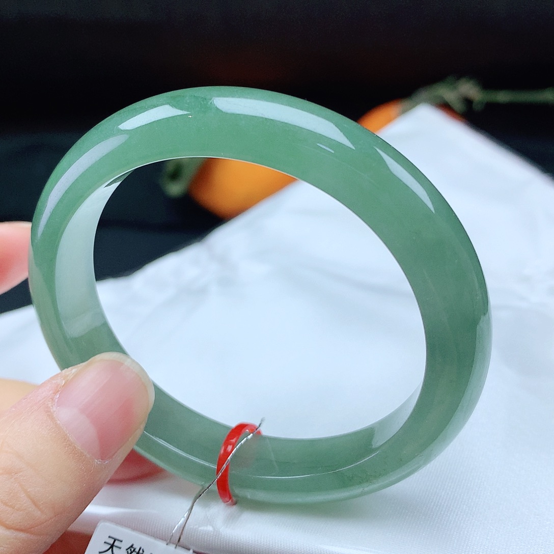 翡翠手镯未镶嵌56贵 