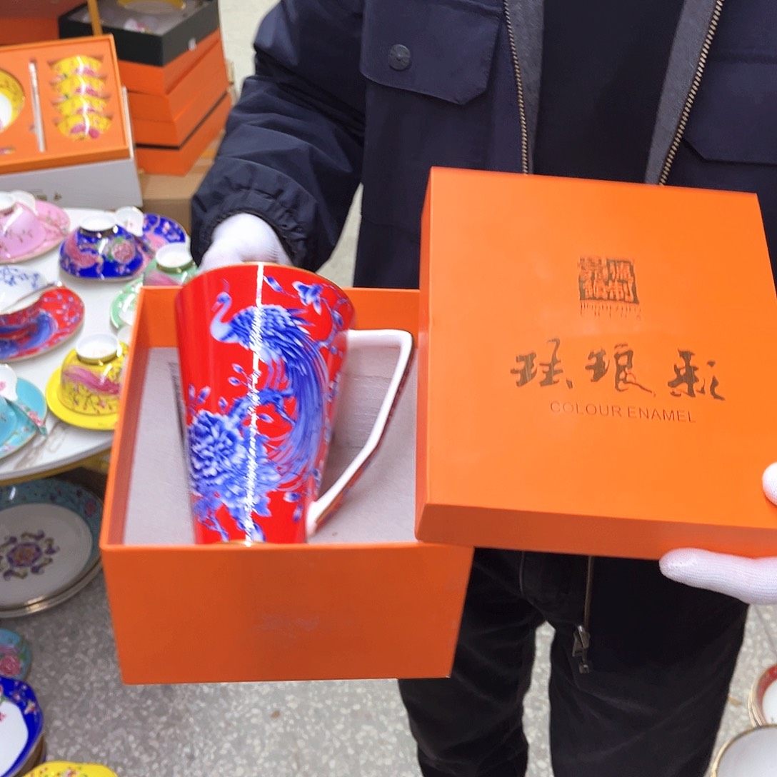 瓷。。。。。。。。。。。。。红