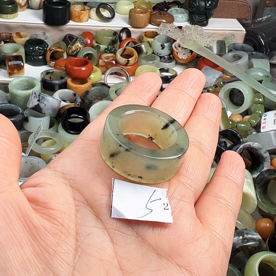 【闪购商品】未镶嵌蛇纹石玉戒指无*哥