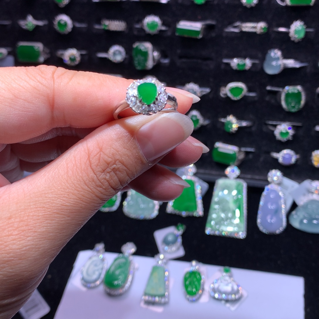 翡翠银S925镶嵌颈饰翡翠