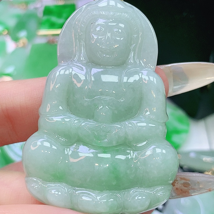 翡翠未镶嵌颈饰多样性发其一