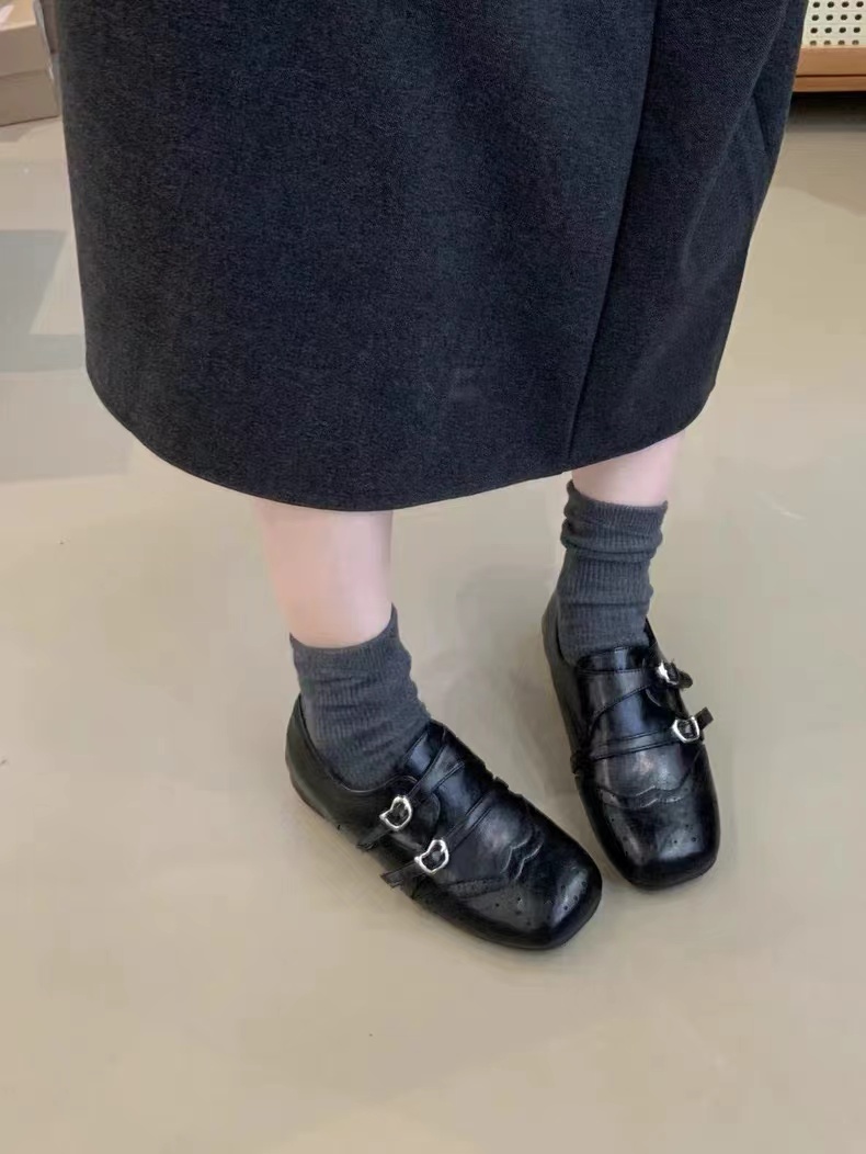 亚推荐【实体品质】8818英伦风雕花加绒双扣带方头乐福鞋