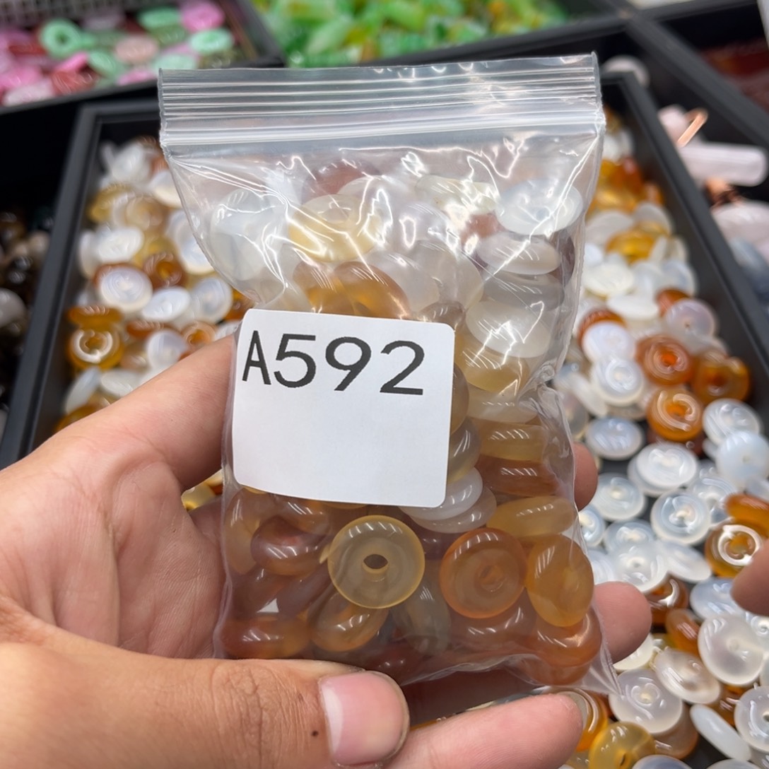 H***a玛瑙/玉髓合金颈饰