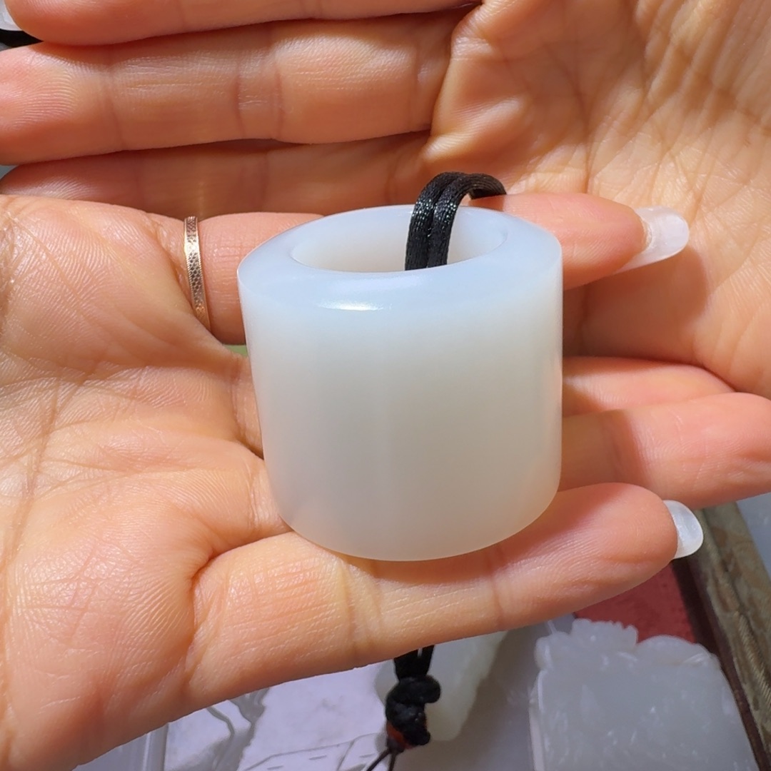 和田玉未镶嵌把件