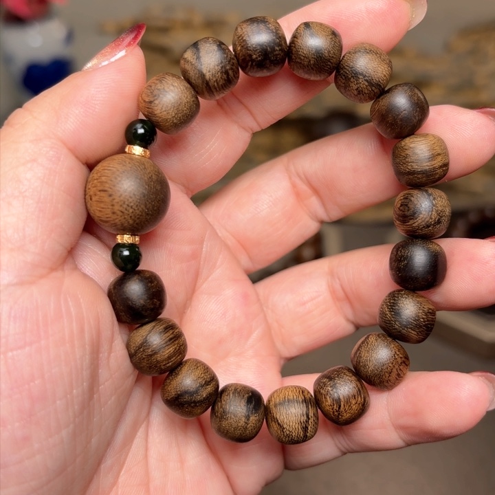 沉香手串越南芽庄白棋楠瘤疤1.0➕绿棋瘤疤单珠