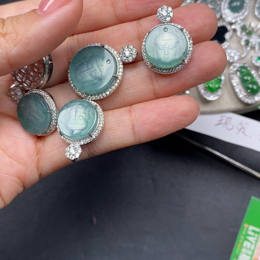 翡翠颈饰未镶嵌翡翠