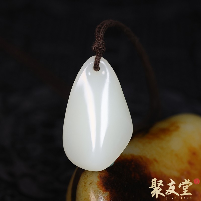 聚友堂王伟玉雕17克新疆和田玉籽料白玉随型玉牌挂件玉坠吊坠