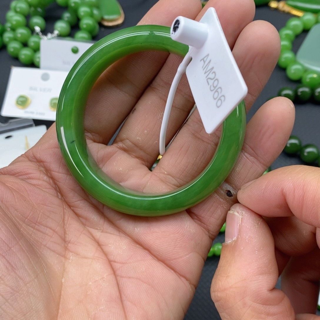 和田玉（碧玉）手镯未镶嵌上*月52.5