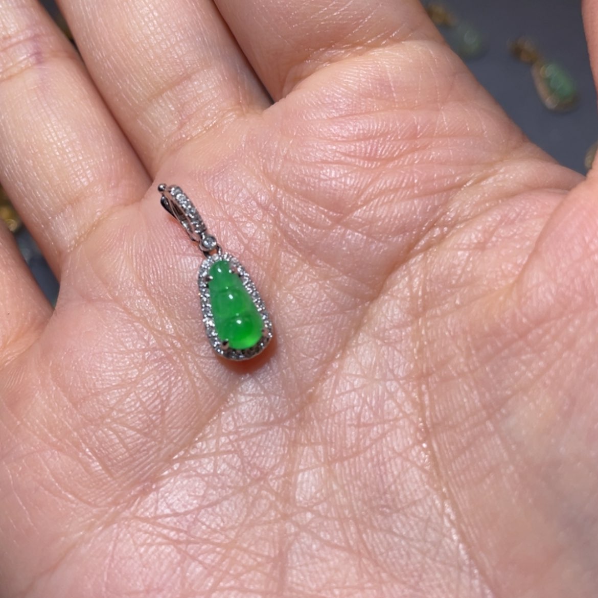 【闪购商品】颈饰18K金镶嵌翡翠?*