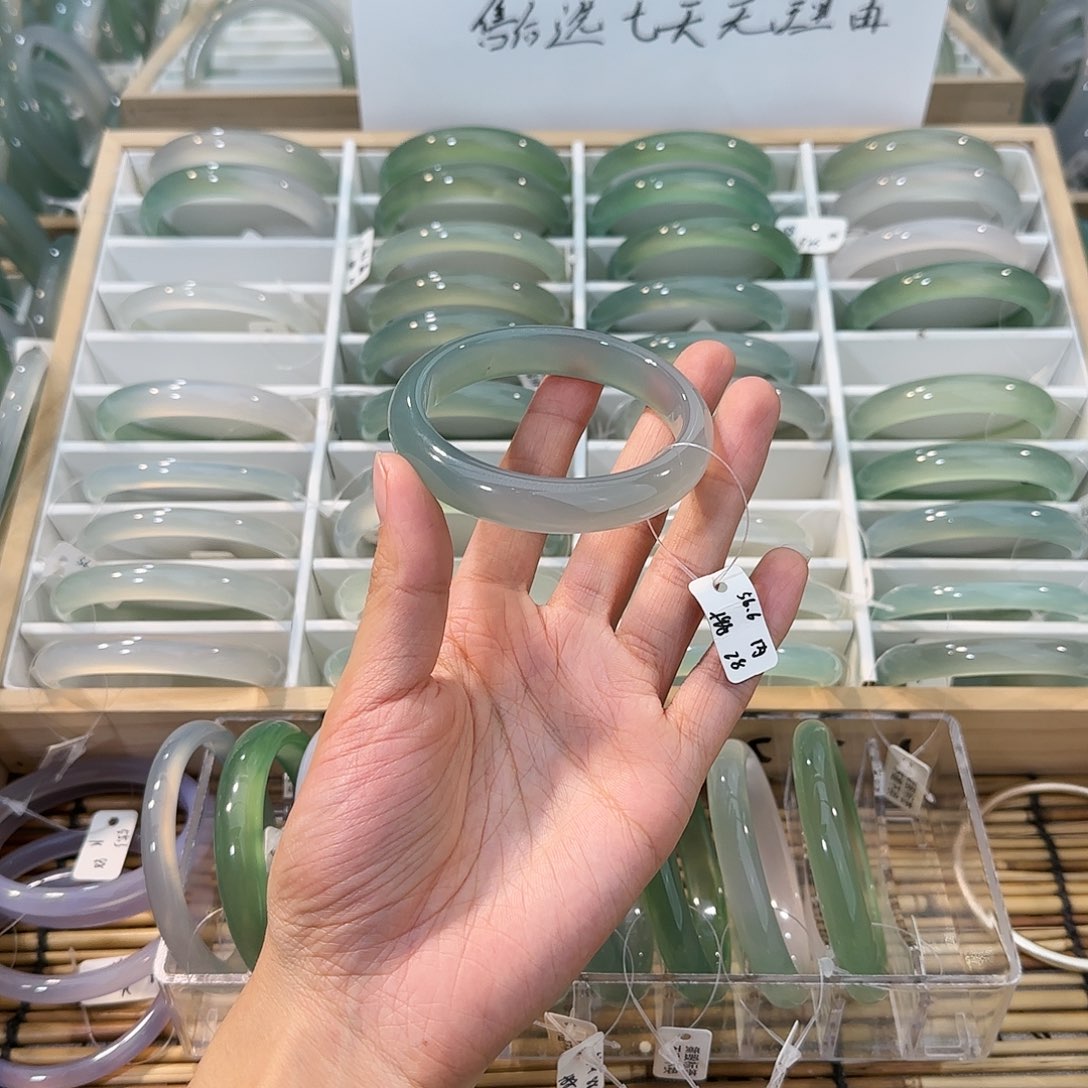 玛瑙/玉髓未镶嵌手镯圈口56.6