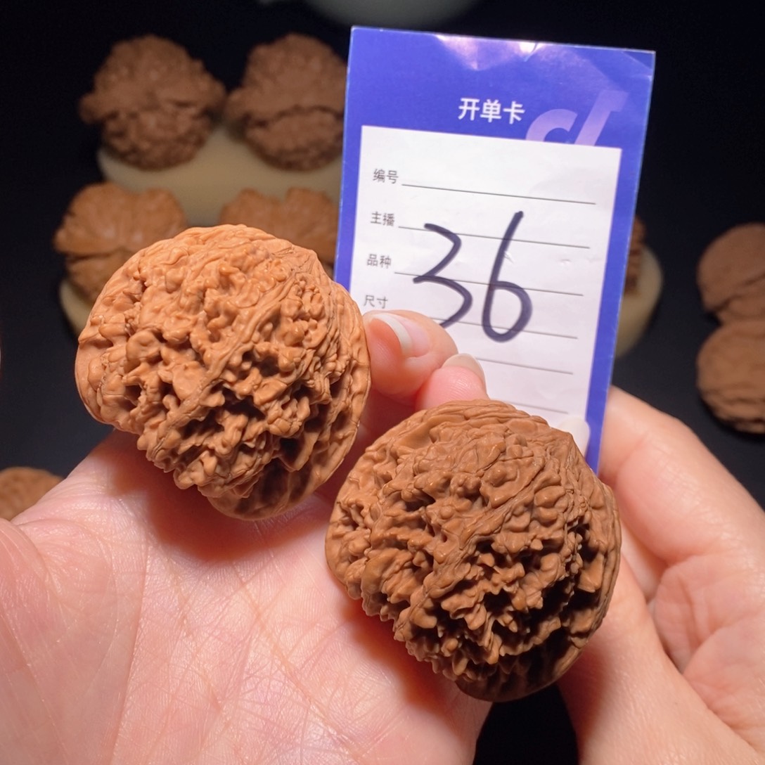 文玩核桃把件满天星全品44.5左右 偏远地区不发货