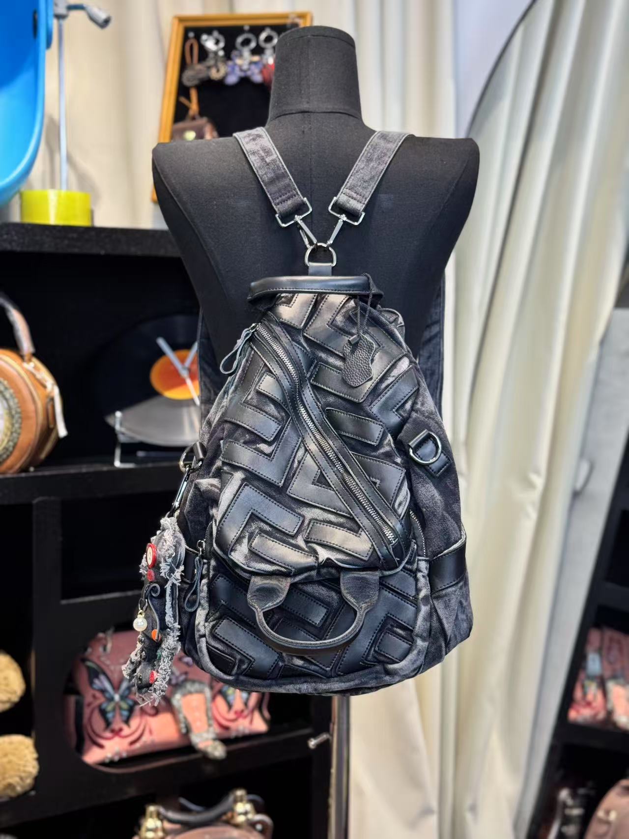 新款女士个性复古拼接真皮多功能休闲双肩包