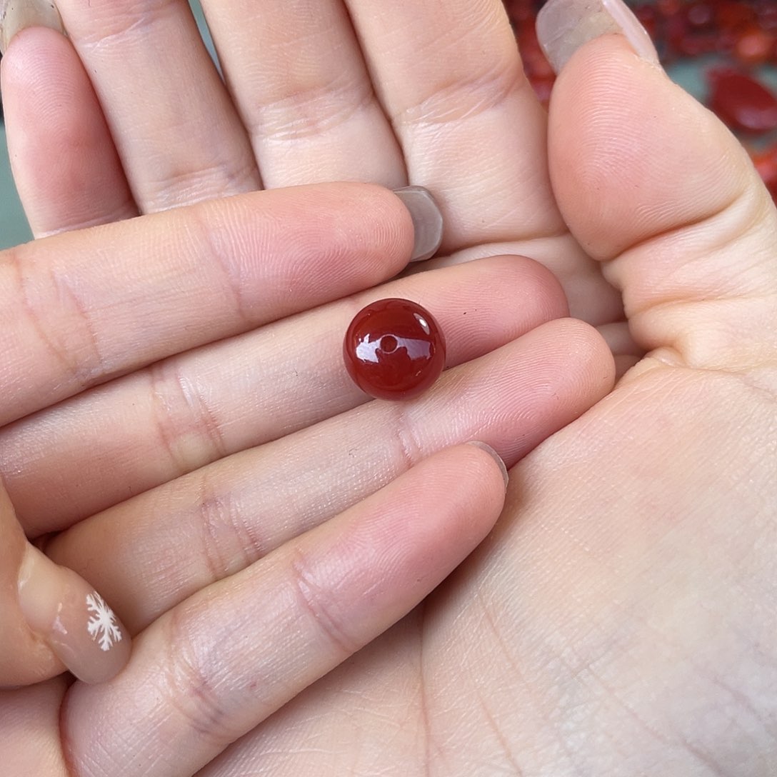 南红玛瑙手串未镶嵌回****?