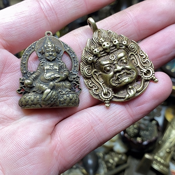 心***)小杨推荐铜物件一个