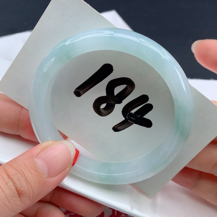 翡翠手镯未镶嵌缅甸