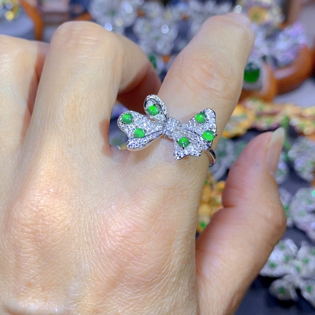 翡翠颈饰银S925镶嵌天然翡翠