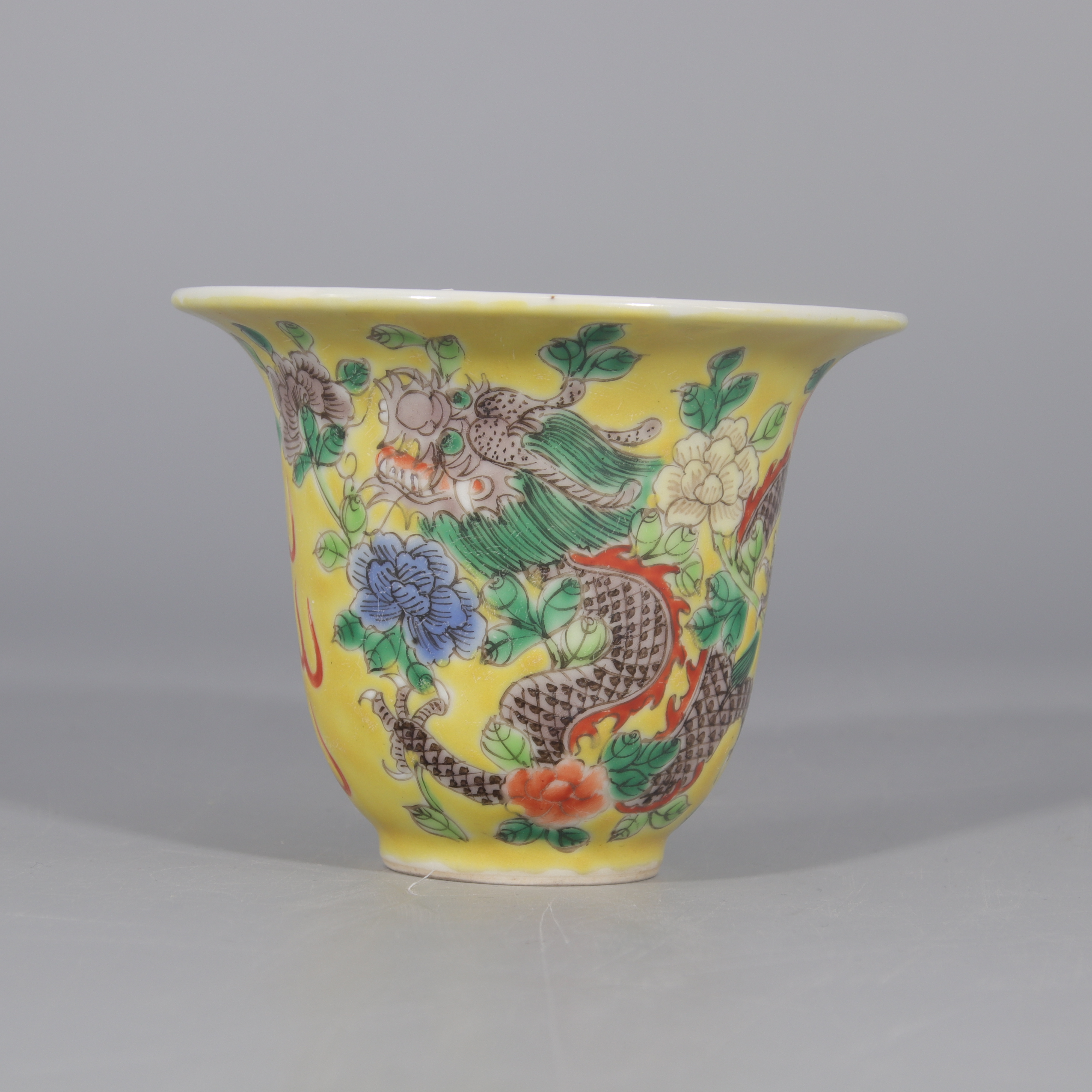 黄地粉彩龙穿花铃铛杯    H2501-009j  