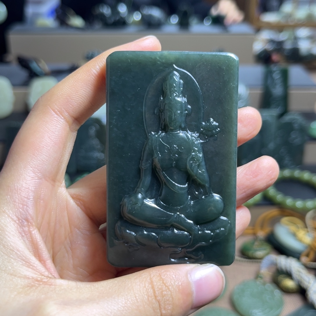 T***T和田玉未镶嵌颈饰