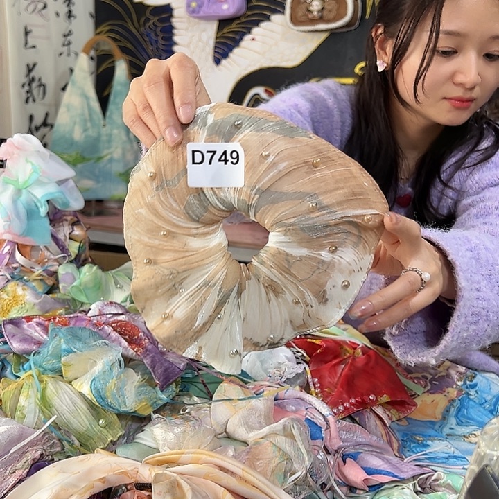 岁***晚749百褶裙发圈不退不换
