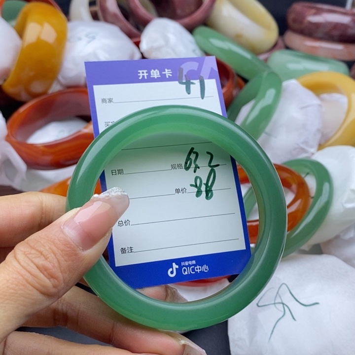 石英质玉手镯未镶嵌