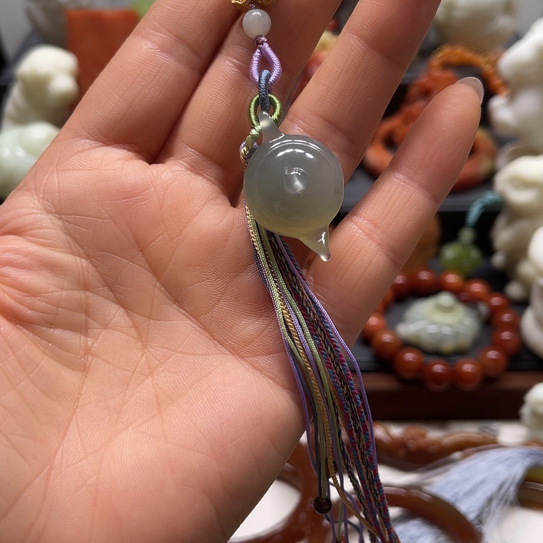 蛇纹石玉吊坠未镶嵌