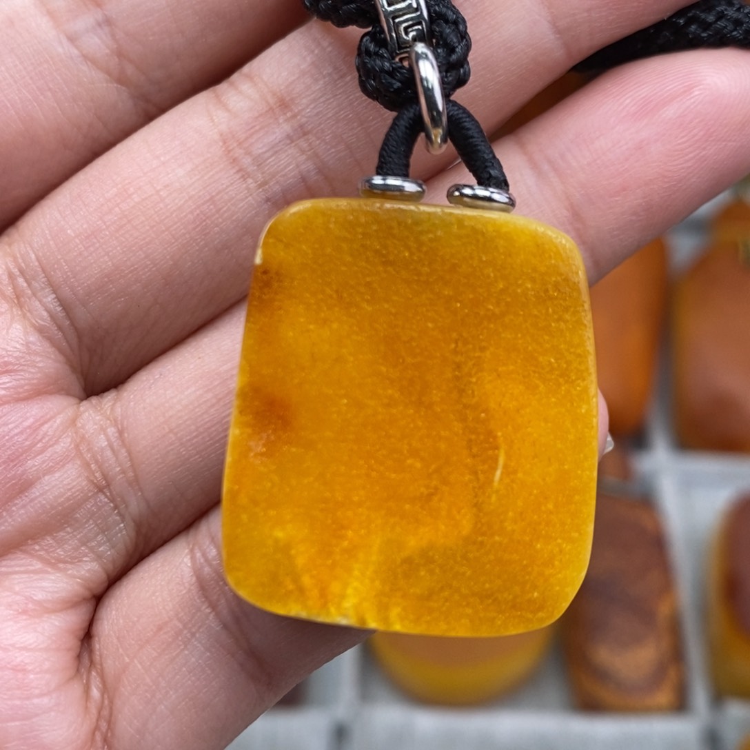 琥珀吊坠(赠链)未镶嵌