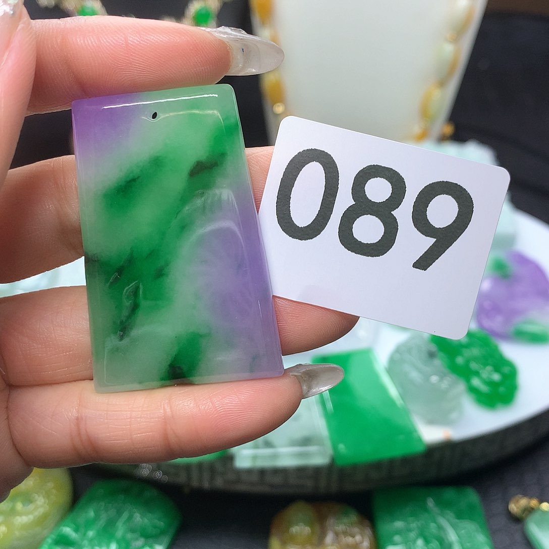 翡翠吊坠(赠链)未镶嵌