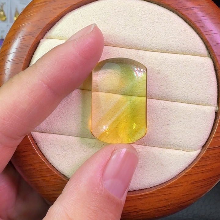 未镶嵌颈饰黄晶吊坠