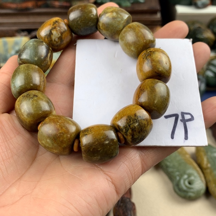 岫岩河磨玉（透闪石质玉）手串有瑕未镶嵌幸****云