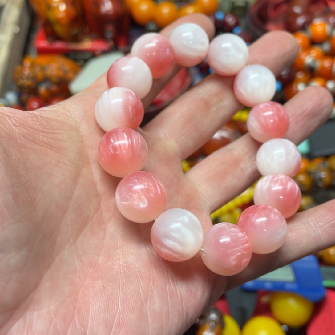 琥珀裸石未镶嵌好物推荐如图所示