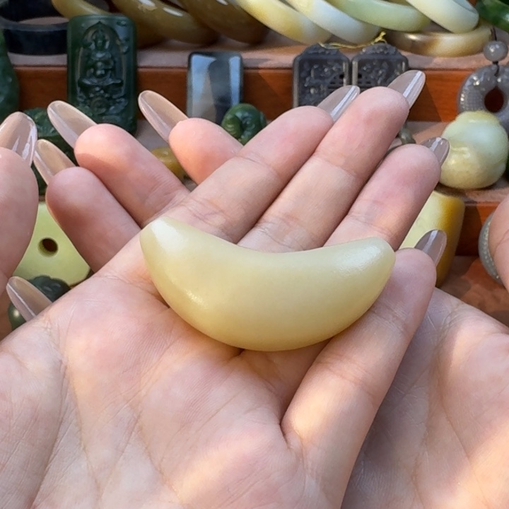 喜***喜和田玉未镶嵌颈饰