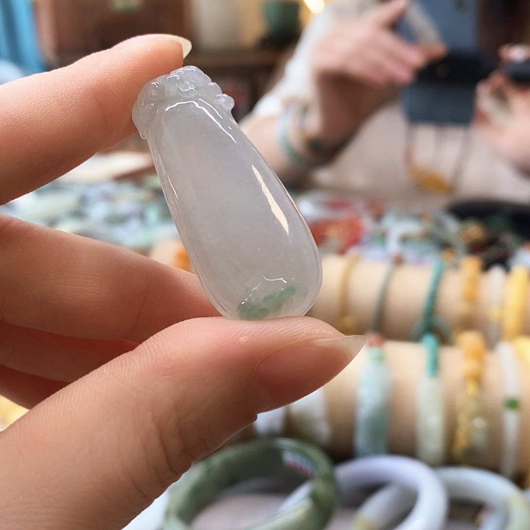 翡翠挂件未镶嵌小*忧翡翠挂件