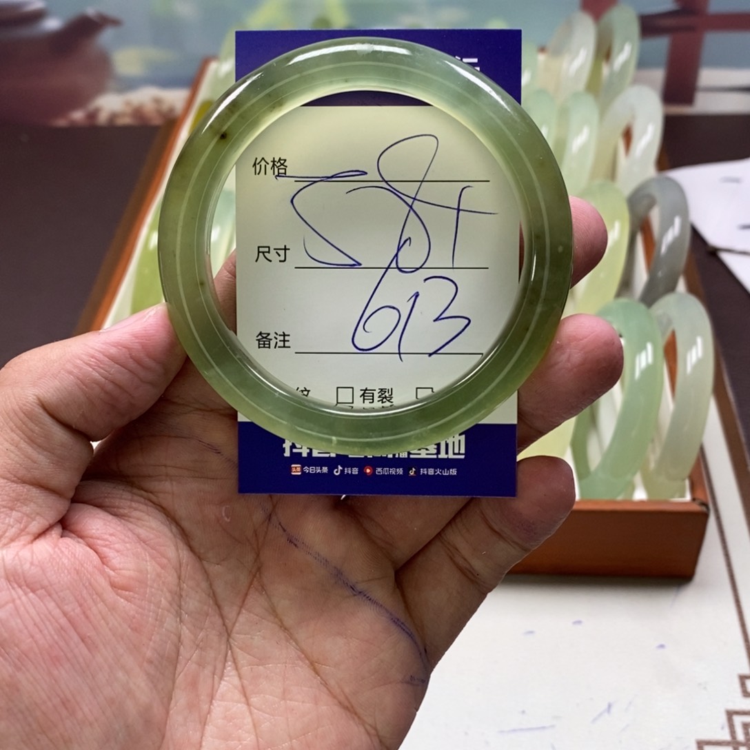 蛇纹石玉手镯未镶嵌