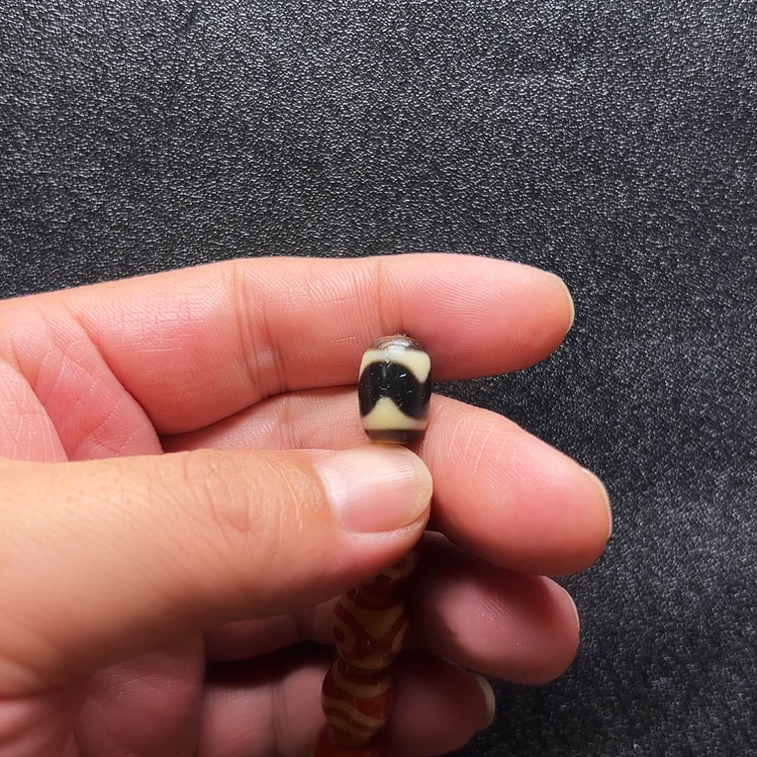 玛瑙/玉髓颈饰未镶嵌小*哥