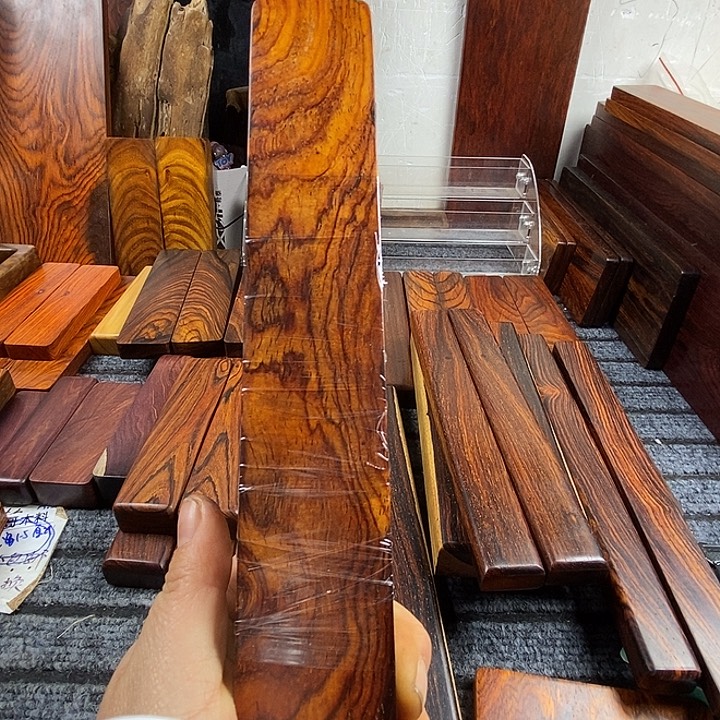 寒***影大叶紫檀（黑酸枝木类）