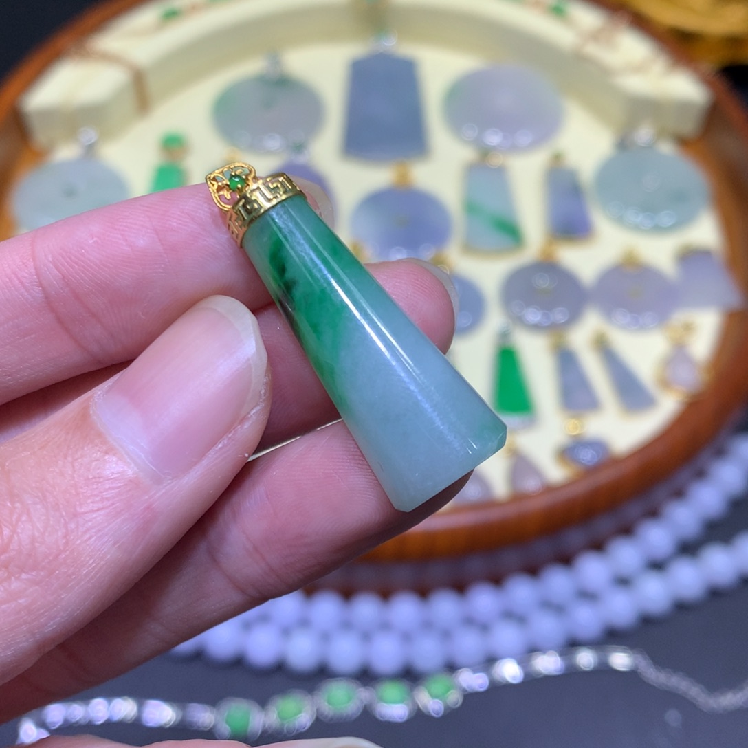 翡翠吊坠(不含链)18K金镶嵌