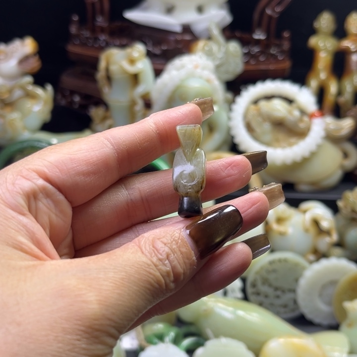 和田玉未镶嵌颈饰