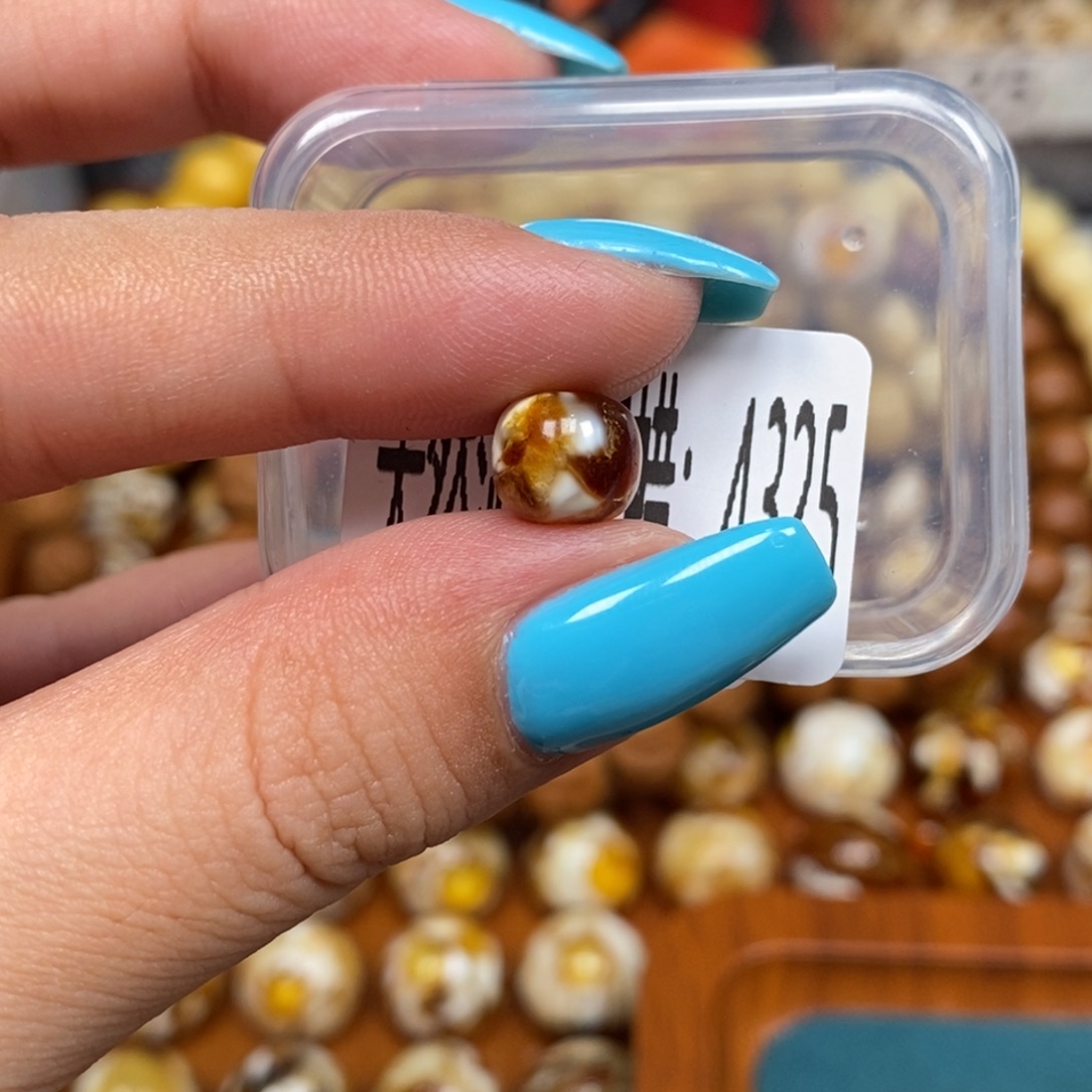 蜜蜡未镶嵌珠宝奇石4325