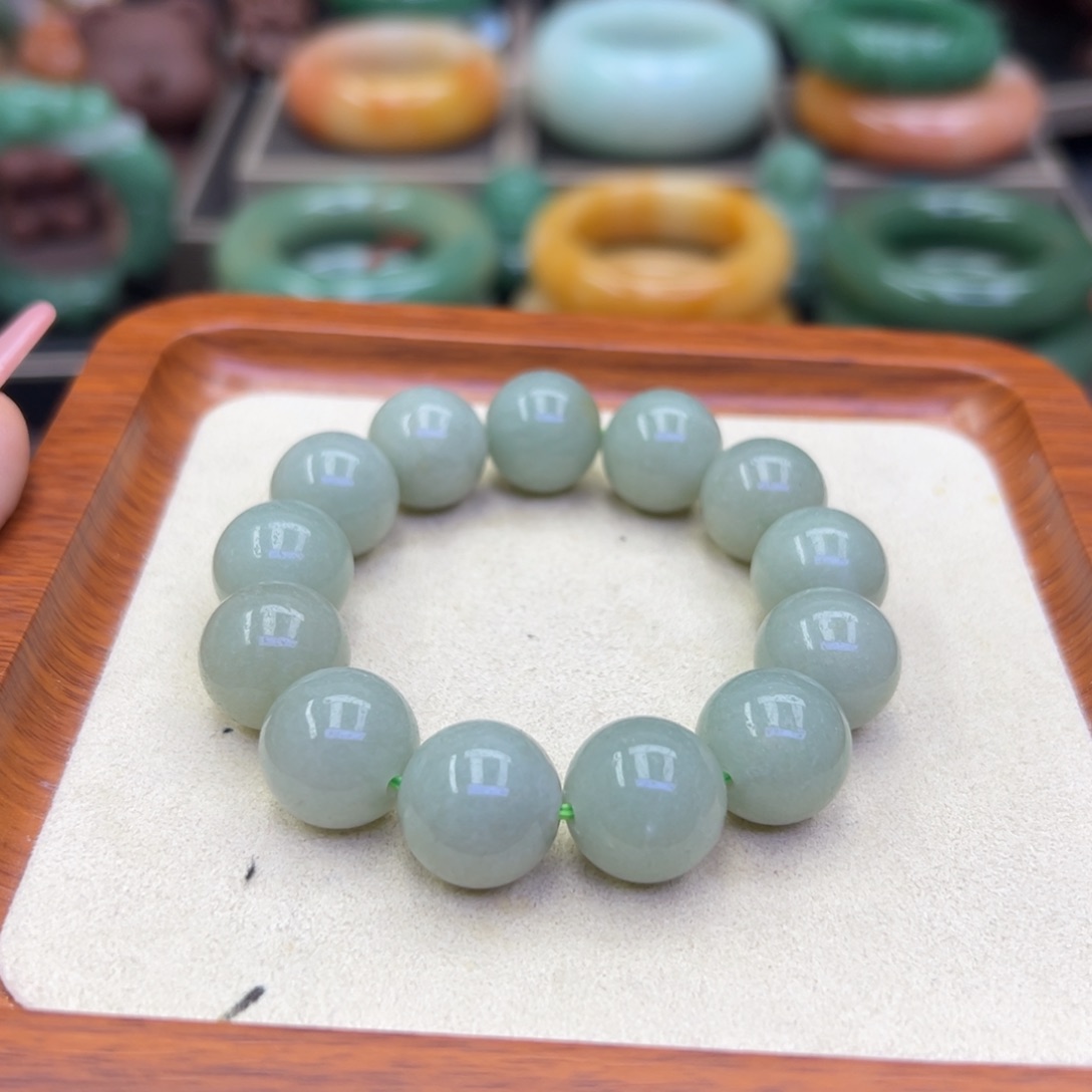 未镶嵌手镯石英岩玉