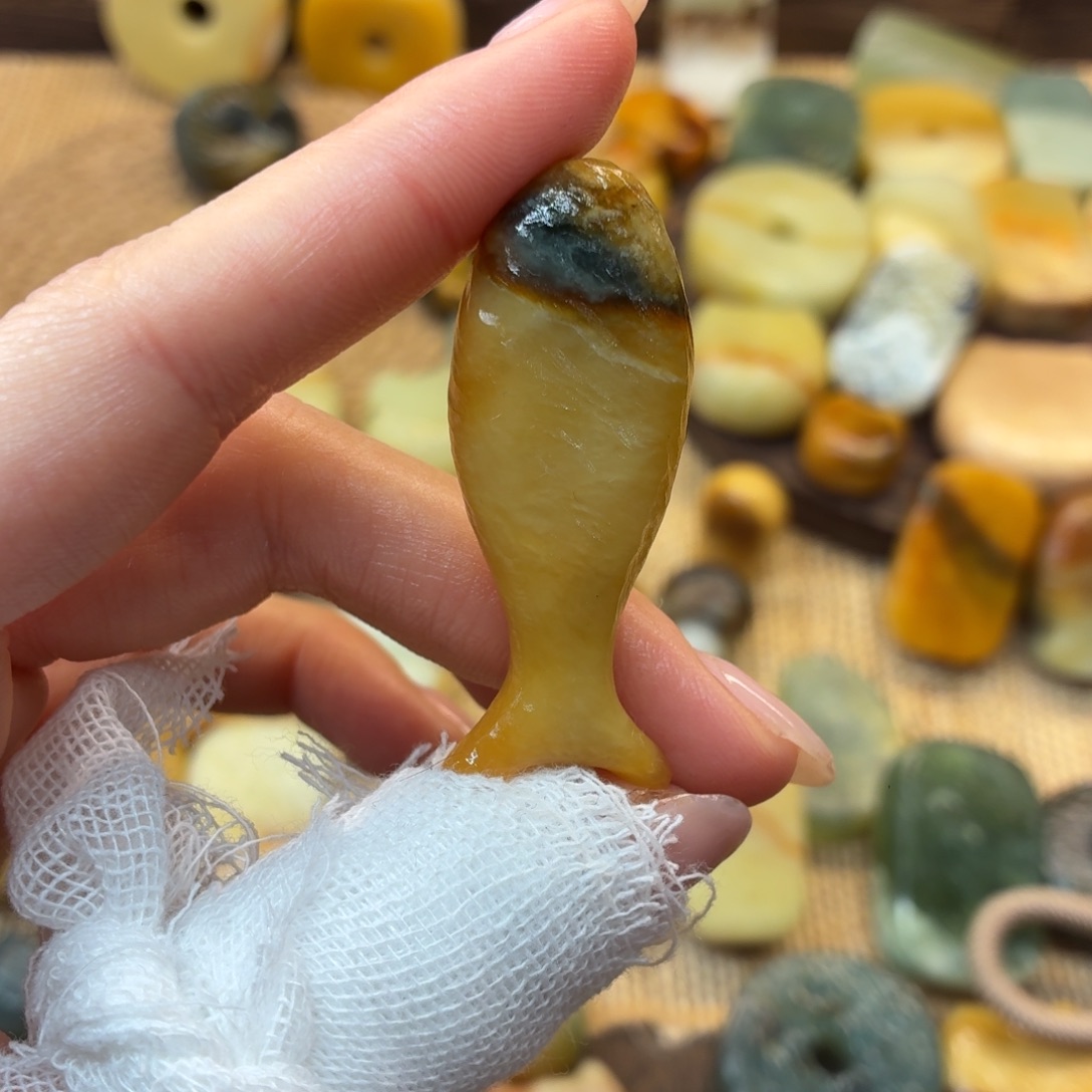 会***姐蛇纹石玉未镶嵌颈饰