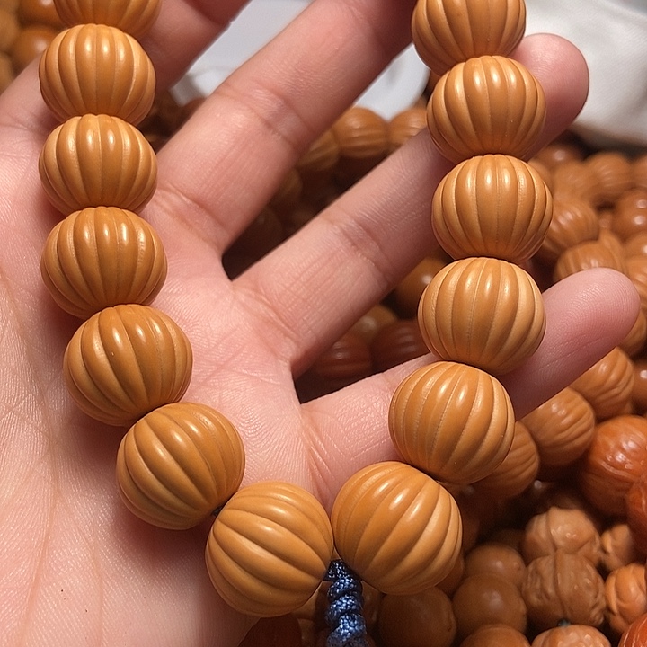 猴头核桃吊坠手持