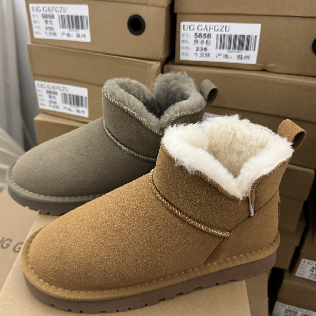5858 冬季女款厚底加绒加厚防滑防水皮毛一体时尚百搭短筒雪
