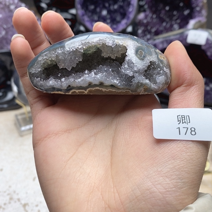 紫晶未镶嵌大型摆件（非配饰）