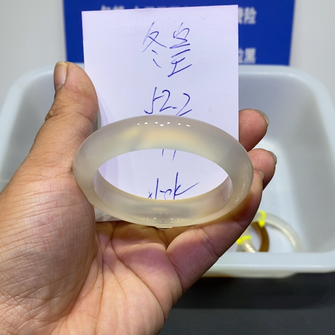 冬***皇玛瑙/玉髓未镶嵌手镯