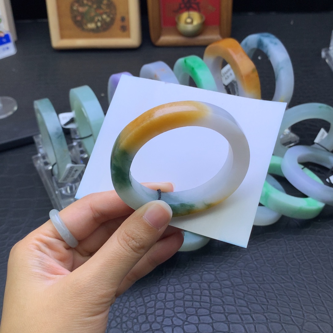 定制翡翠未镶嵌翡翠手镯